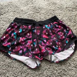 Lululemon Hotty Hot Short (size 6)